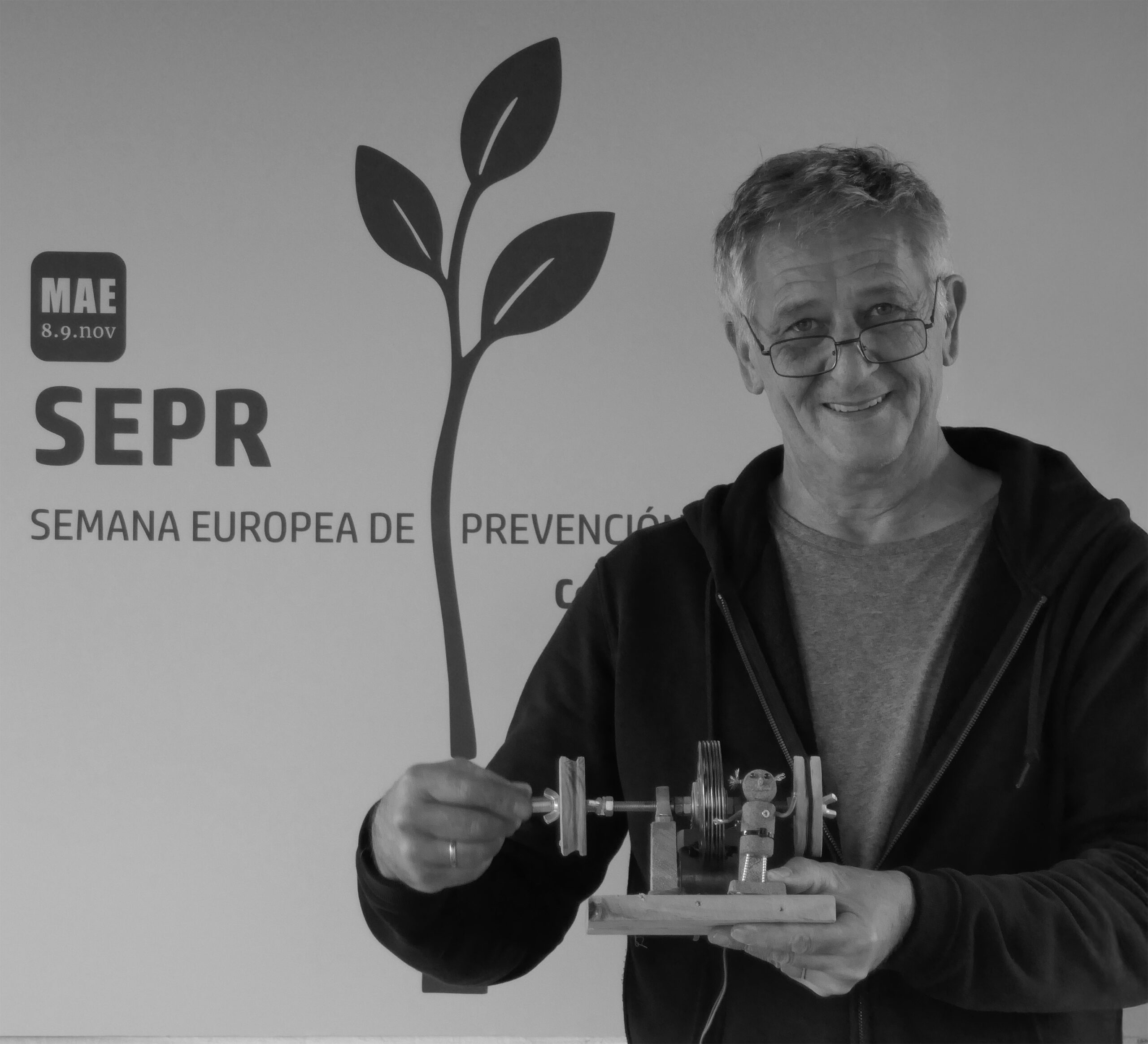 Conecta, repara, CREA. Pequeños robots, grandes ideas