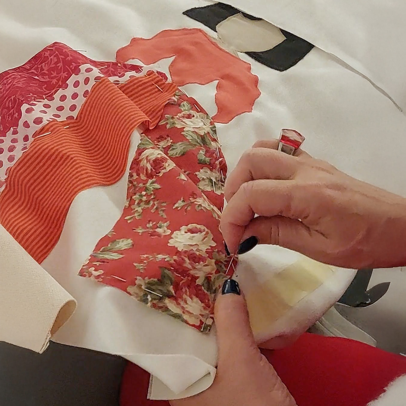 Taller de arte textil creando tu menina en Esencia Artesana