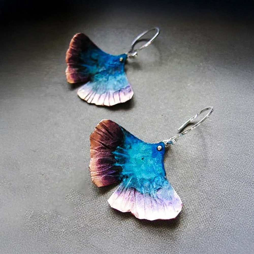 pendientes de latón con forma de hoja coloreados con esmalte azul